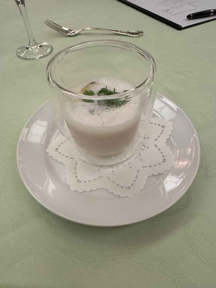 スープの中にファアグラと椎茸が入っており、美味しかったです。