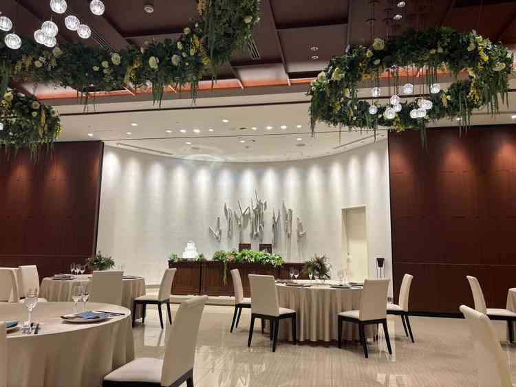 スライド式で高砂が登場