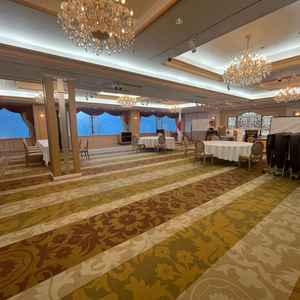 クラシカルな雰囲気の披露宴会場