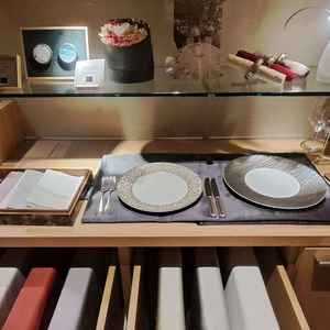 ウエディングサロンにテーブルクロスやお皿の見本があり、見学の段階でここまで見られ満足です。