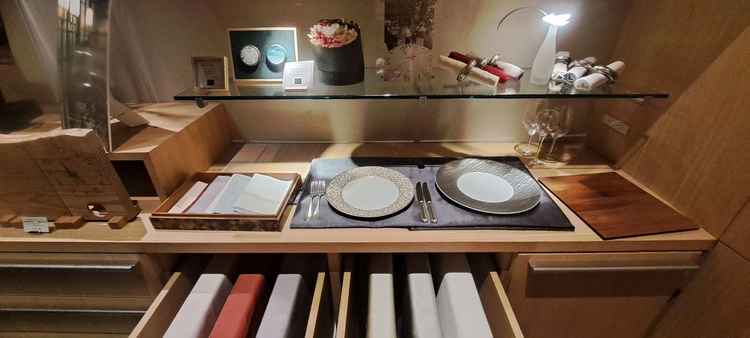 ウエディングサロンにテーブルクロスやお皿の見本があり、見学の段階でここまで見られ満足です。