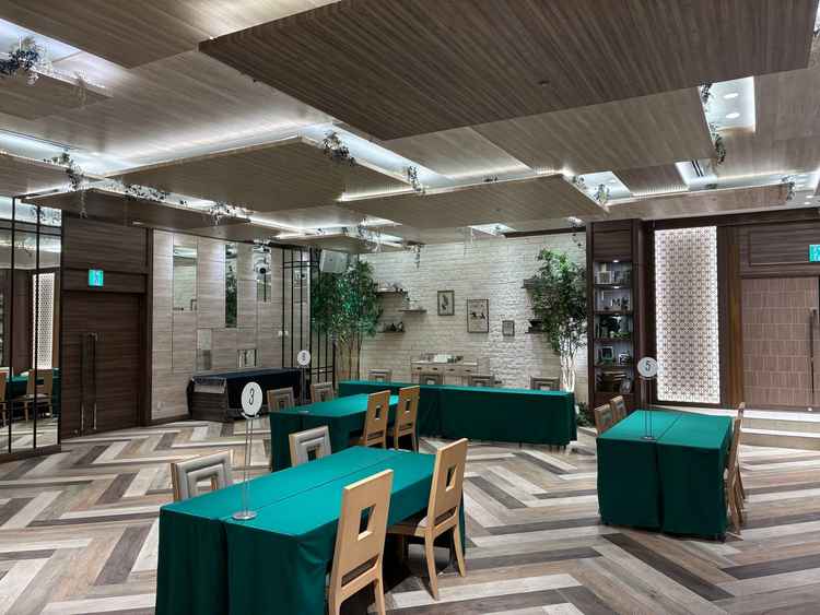 披露宴会場。装飾も初めから多く、足す必要はなさそうだと感じた。