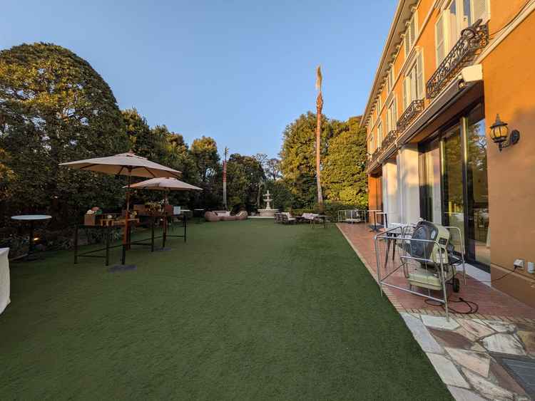 それぞれの披露宴会場が独立しており庭もありプライベート空間が味わえました。