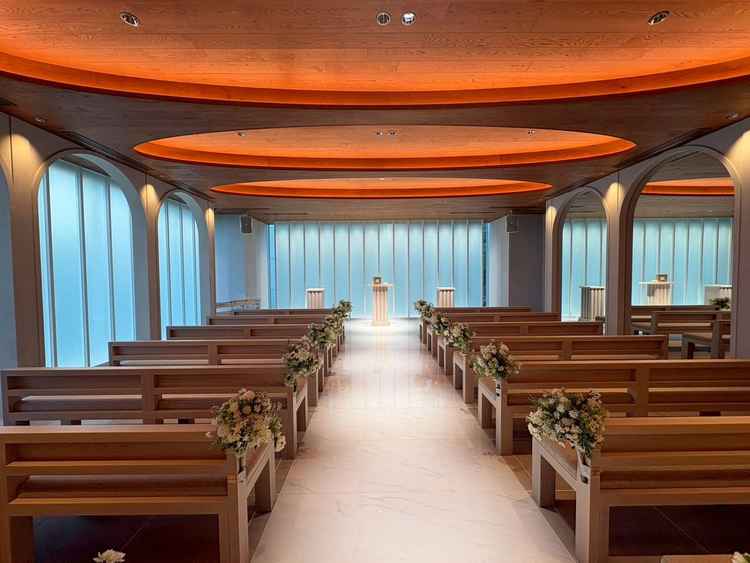 横が鏡なのもあり、開放感を感じました。木の温かみも良かったです。