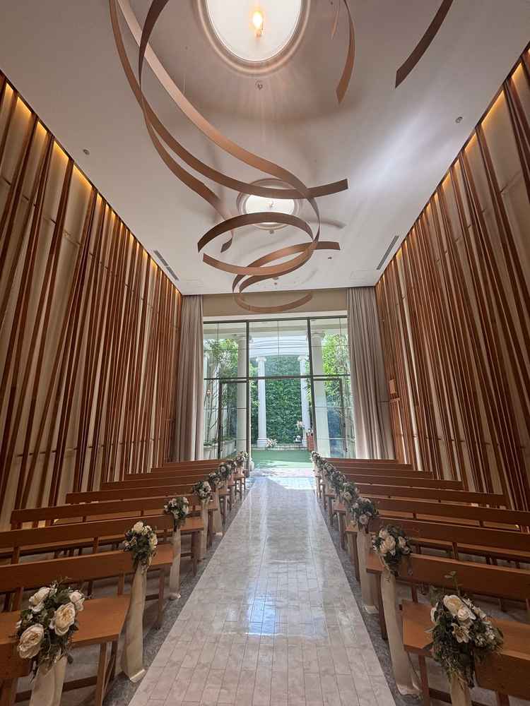 チャペルの写真です。木の暖かい匂いがして良かった