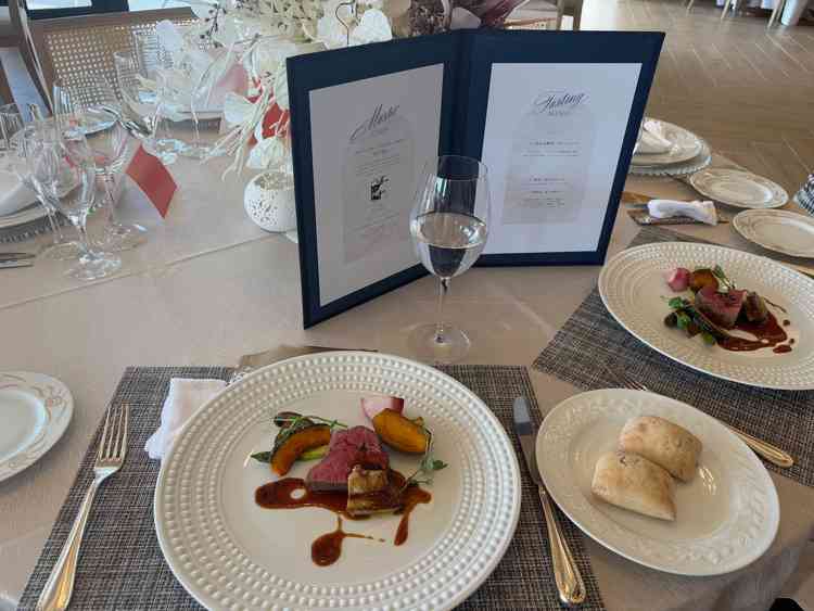 試食で頂いたお肉が柔らかくソースが美味しかったです。