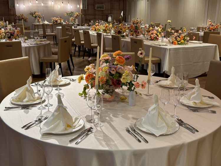 披露宴会場です。テーブルの配置を色々対応していただけそうでした。ナプキンの折り方が可愛かったです。