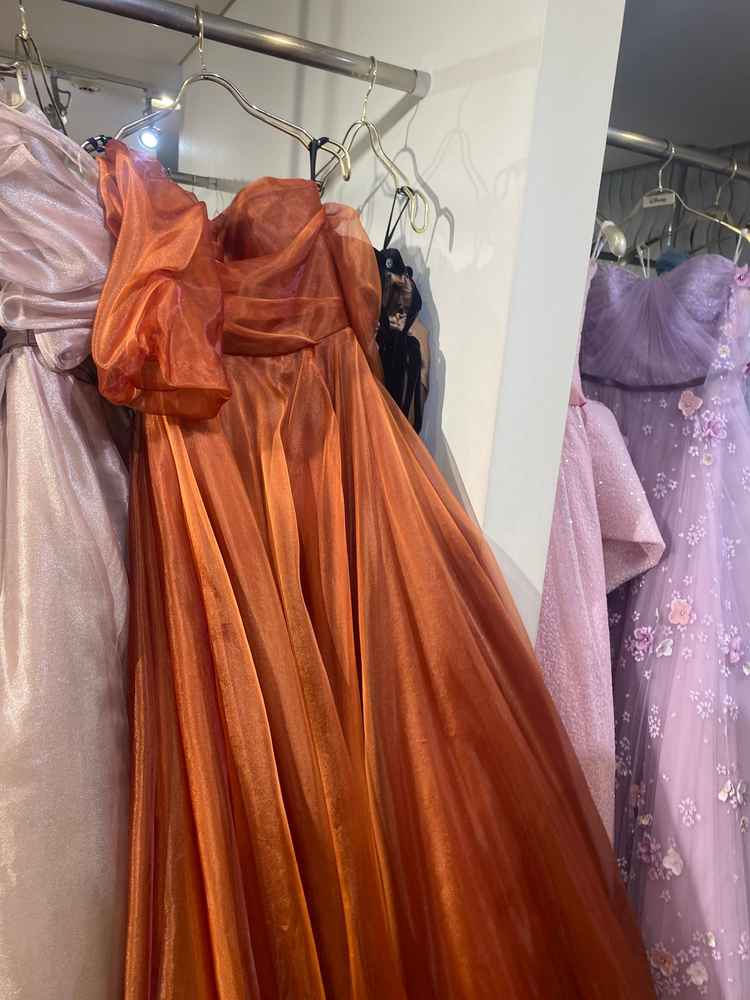 カラードレスの種類豊富。