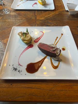 試食会のメイン料理。牛肉の焼き加減やソース、付け合わせまでとても美味しかった。