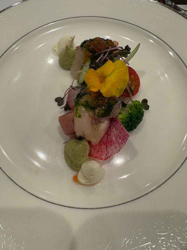 試食会にて。冷前菜として出てきた寿司をモチーフにしたもの。