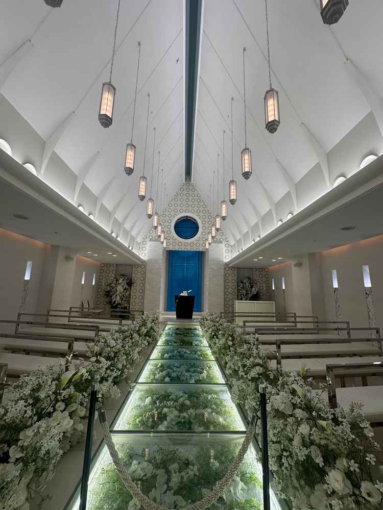 とても高さがありお花のロードが印象的でした。