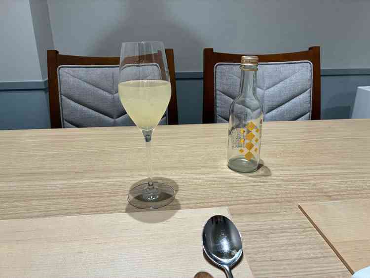 ドリンクメニューの中から、オリジナルのジンジャーエールをいただきました。辛口で美味しかったです。