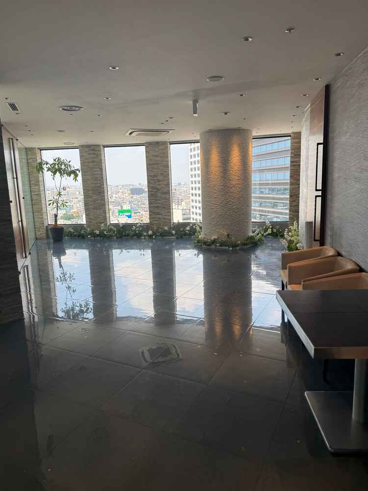 チャペルの入り口前のスペースです。