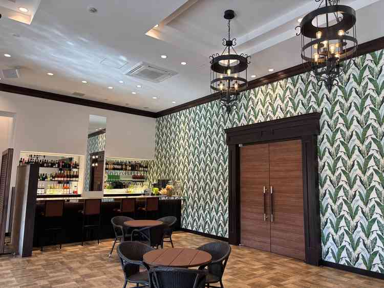 広いロビー。窮屈で過ごしにくいことにはならなさそう。