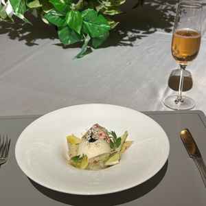 オマール海老とホワイトアスパラガスのムース