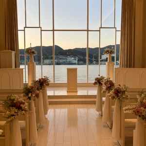 チャペルの目の前には海が広がりとても素敵でした。