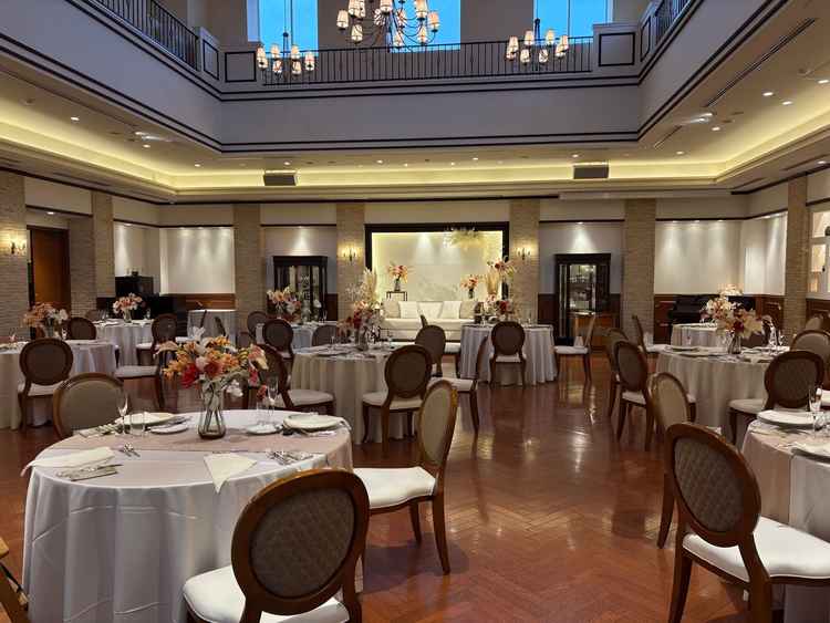 披露宴会場。天井もかなり高く圧迫感は感じませんでした。