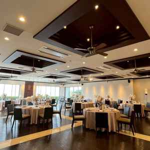 披露宴会場（マーレ）。広々としており上質感を感じる。