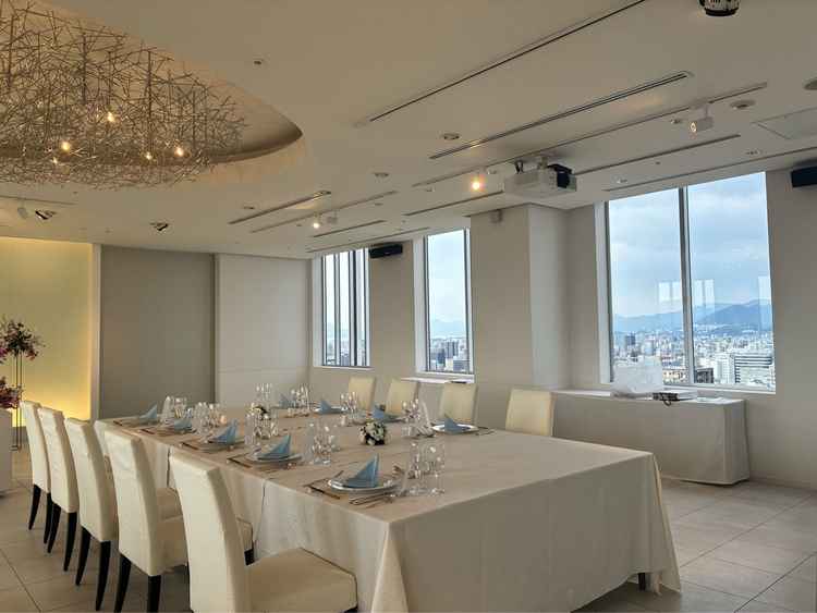 最上階にある披露宴会場です。比較的カジュアルな作りで素敵でした。高層階で眺めが綺麗でした。