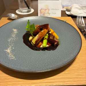 試食会でのお肉料理