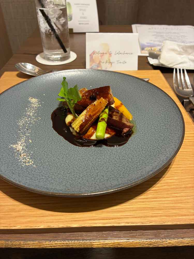 試食会でのお肉料理