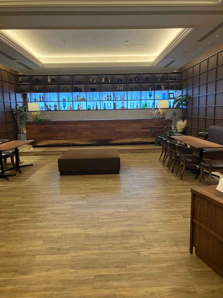 会場内の写真です。会場内にバーカウンターがあり、おしゃれな印象を持ちました。