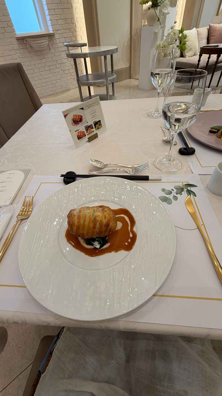 フェアで頂いたお料理です。白身魚のパイづつみはとても美味しく、熱々でした。