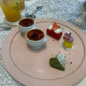デザートです。ブリュレの美味しさに感動です。当日は、これらのデザートビュッフェもできるそうです！