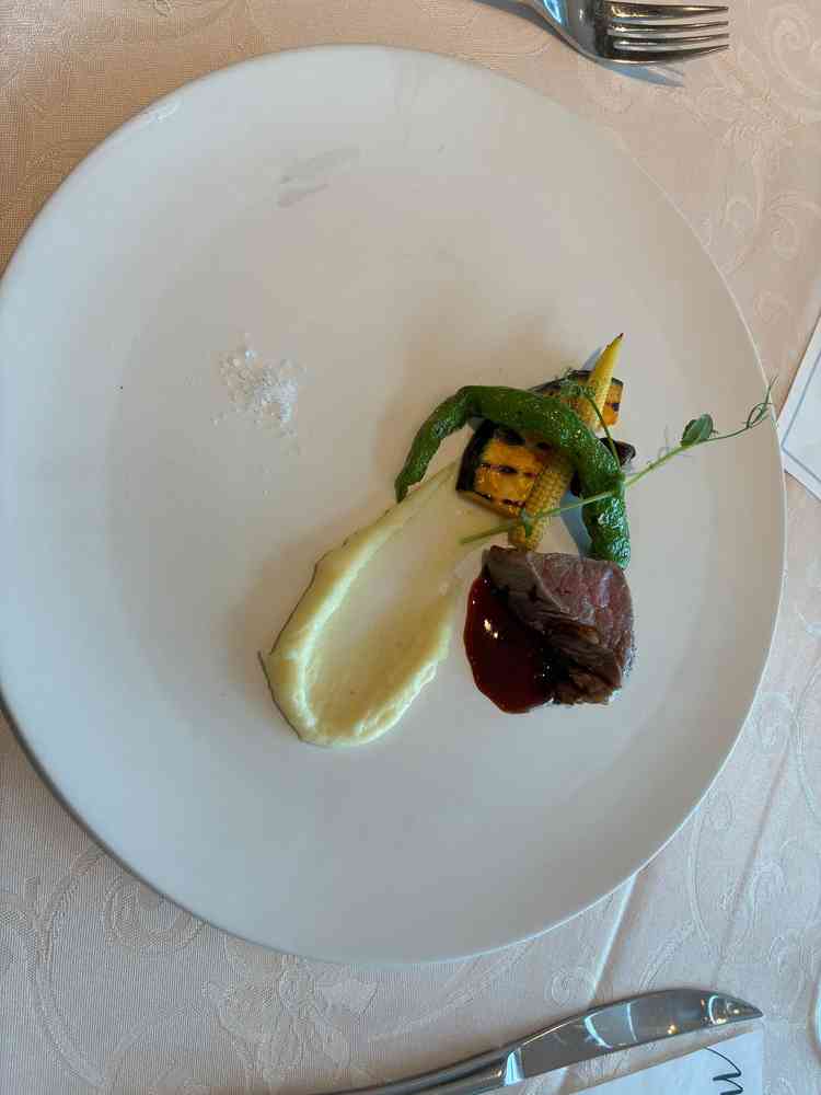 フレンチジャポネのお肉です。柔らかく美味しかったです。