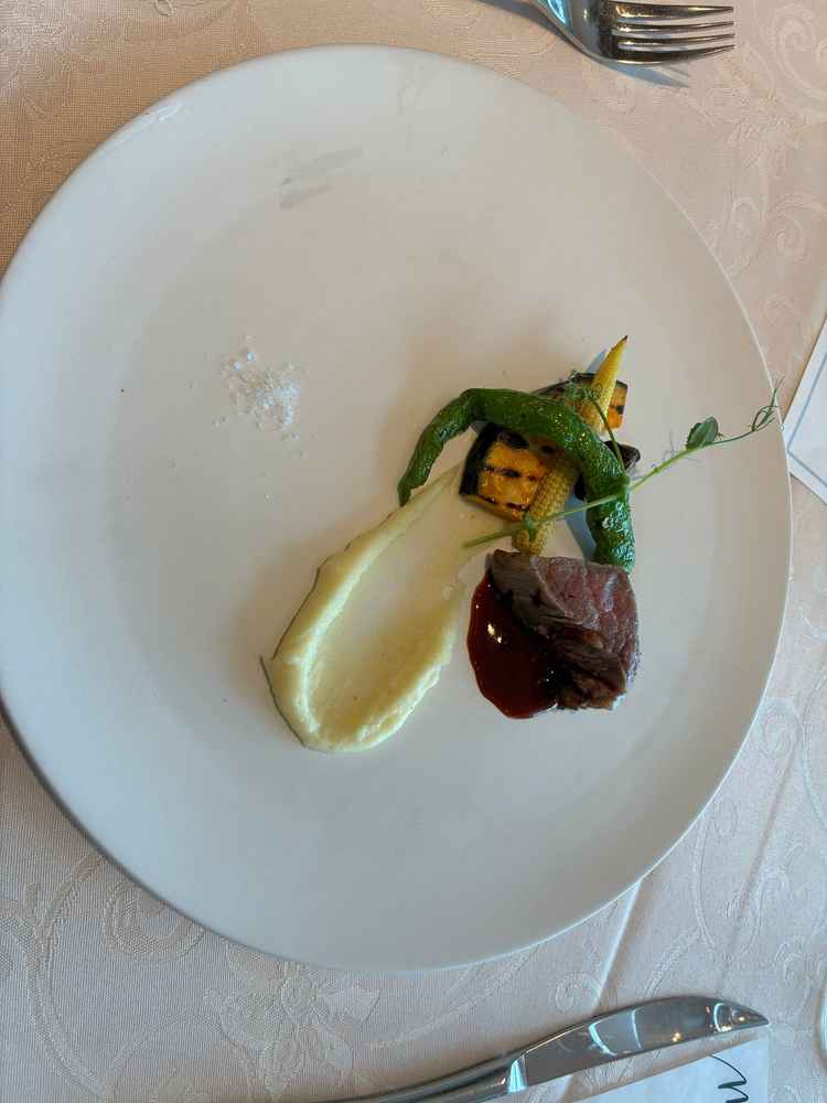 フレンチジャポネのお肉です。柔らかく美味しかったです。