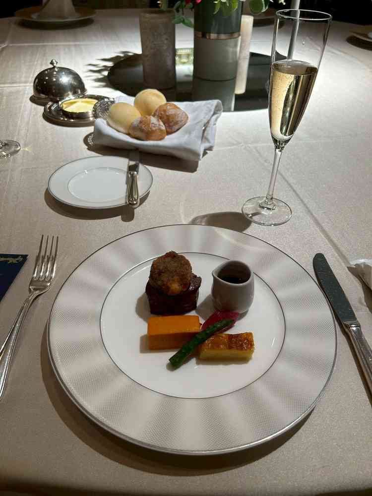 メイン料理、パンの試食がありさすがホテルと思いましたし、とっても美味しかったです。