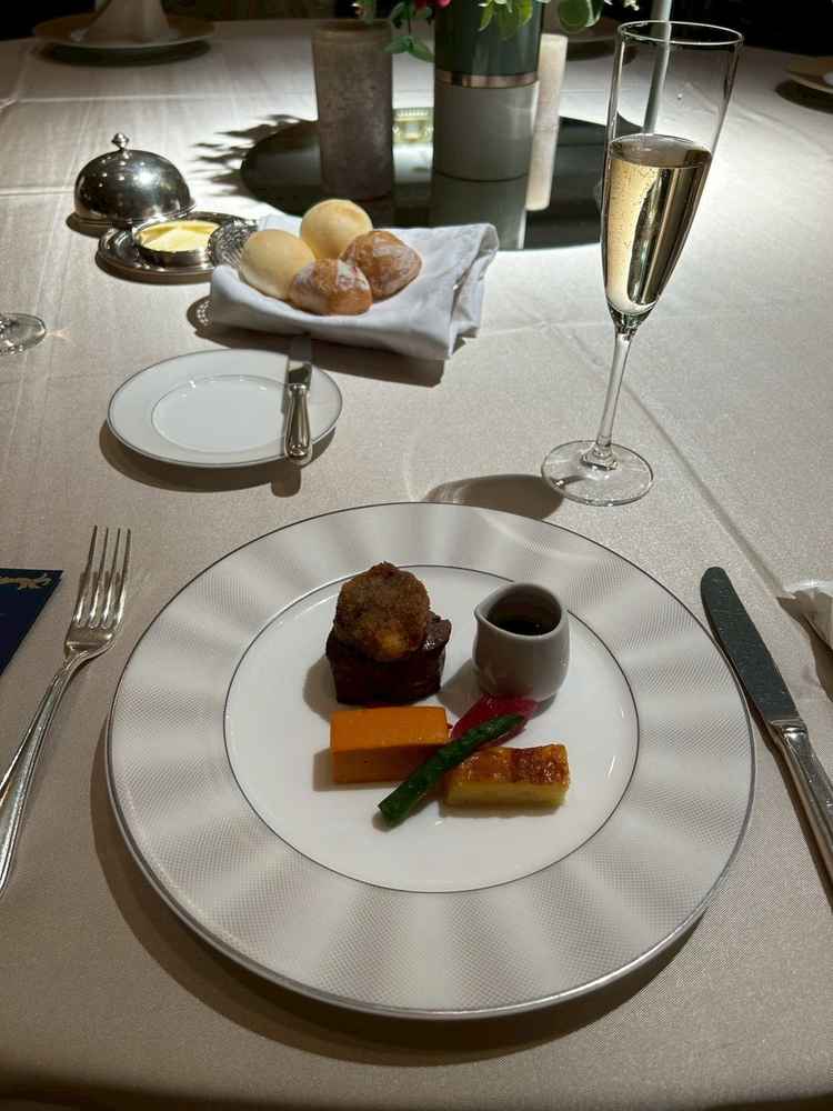 メイン料理、パンの試食がありさすがホテルと思いましたし、とっても美味しかったです。