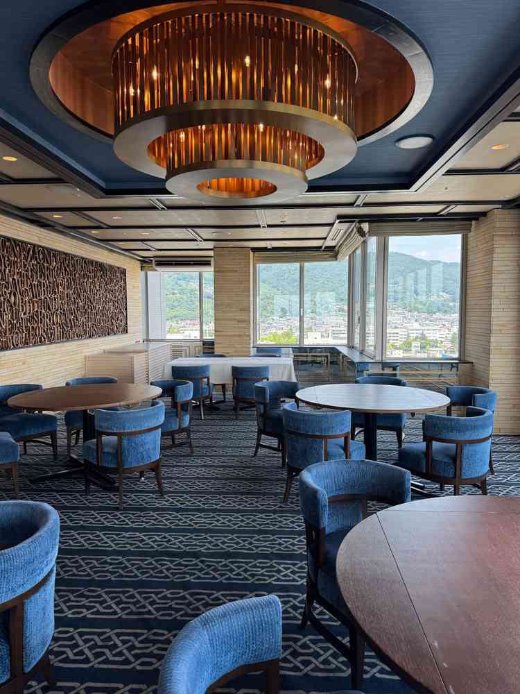 披露宴会場がとても素敵で、長野市内を見渡せる高さのある建物ならではの景観でした