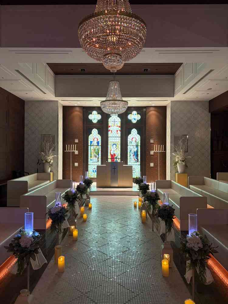 対面式の座席でゲストとの距離が近い式ができる