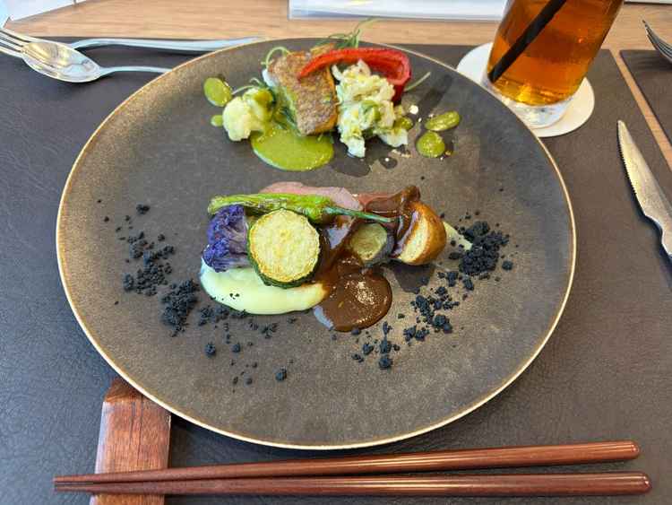 試食のメイン料理。見た目ももちろん素敵で味も美味しかった。