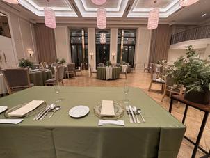 披露宴会場。とても広かったのと階段があるのが良かった。
