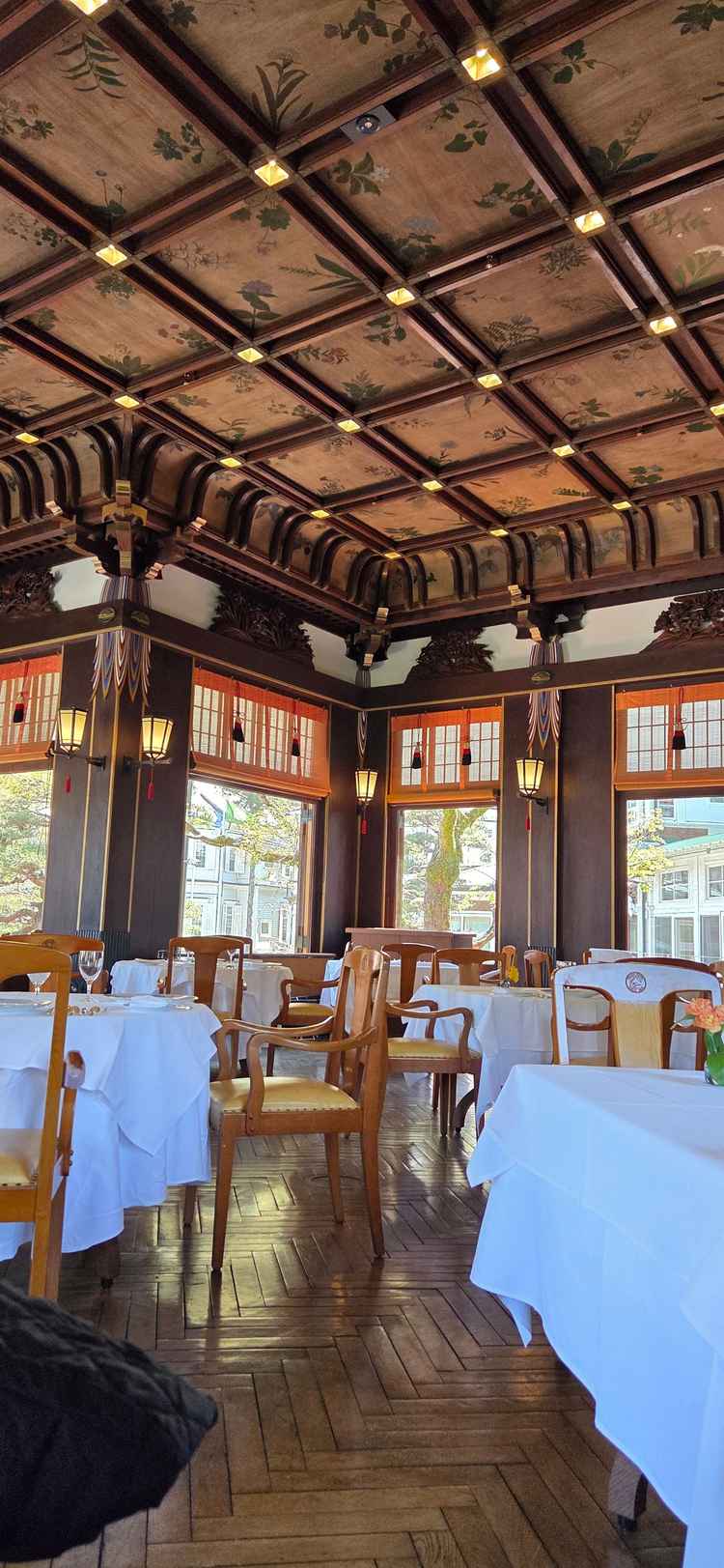 試食を頂いたお食事の会場です。落ち着いていてすばらしかったです。