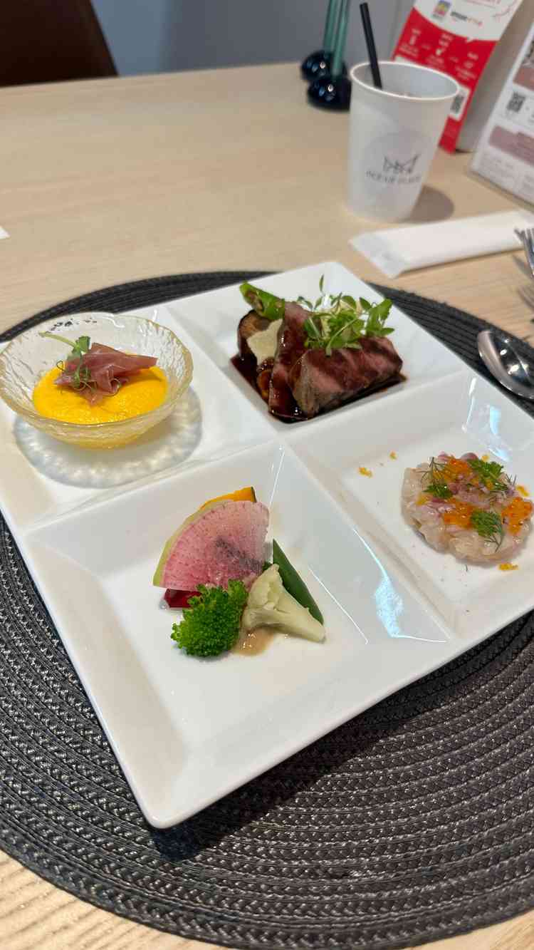 試食でいただいた料理。こちらは真ん中のコースの模様。