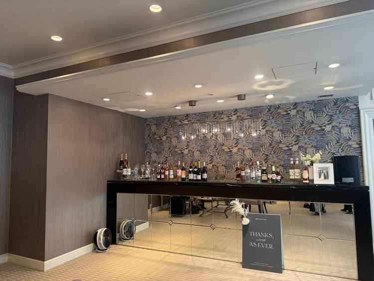 ゲスト用のロビーは明るく、ウェルカムドリンクの種類も多そうでした。