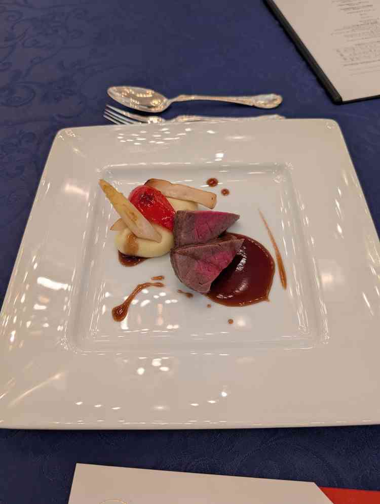 メインのお料理。パートナーが非の打ちどころがない美味しさと絶賛しておりました。