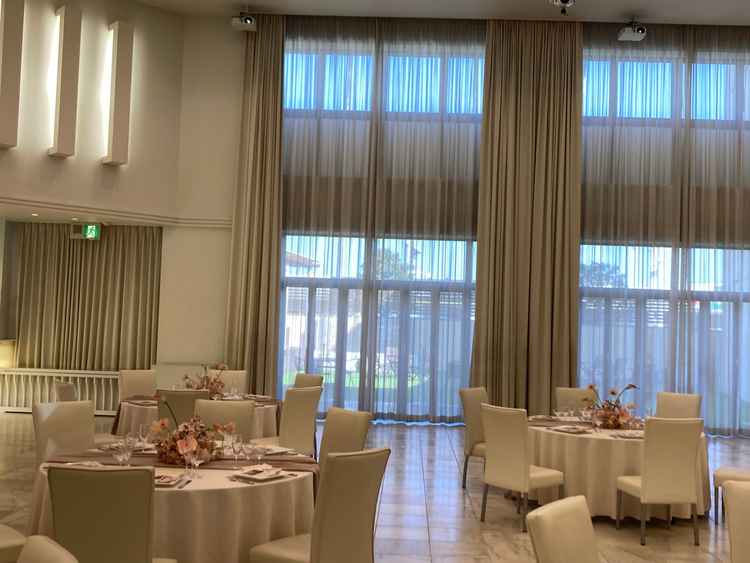 披露宴会場をご紹介いただきました