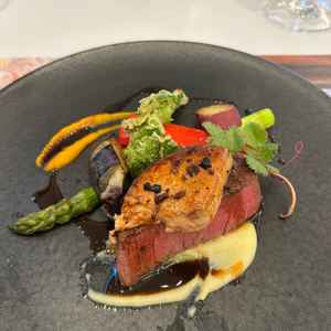 試食会の写真。広尾のレストランからの発祥している会社のため料理が美味しかった。