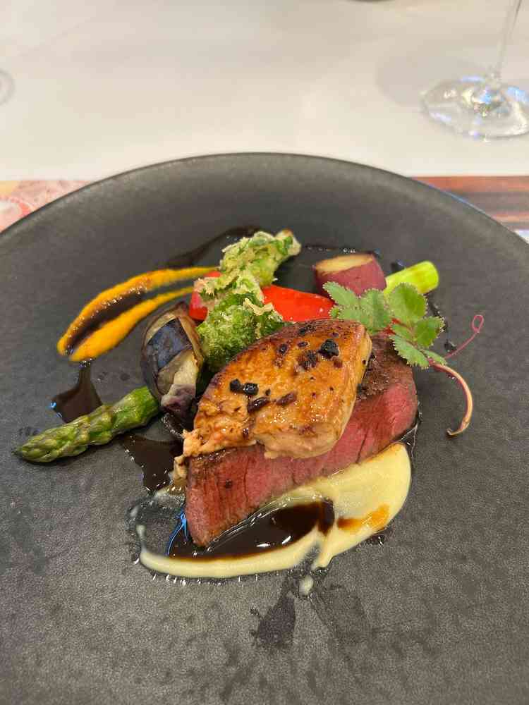 試食会の写真。広尾のレストランからの発祥している会社のため料理が美味しかった。