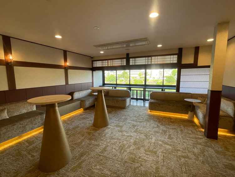 中くらいの披露宴会場の前の待合スペース