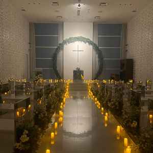 夜でしたが、チャペルは綺麗でした。自然光も気になります。