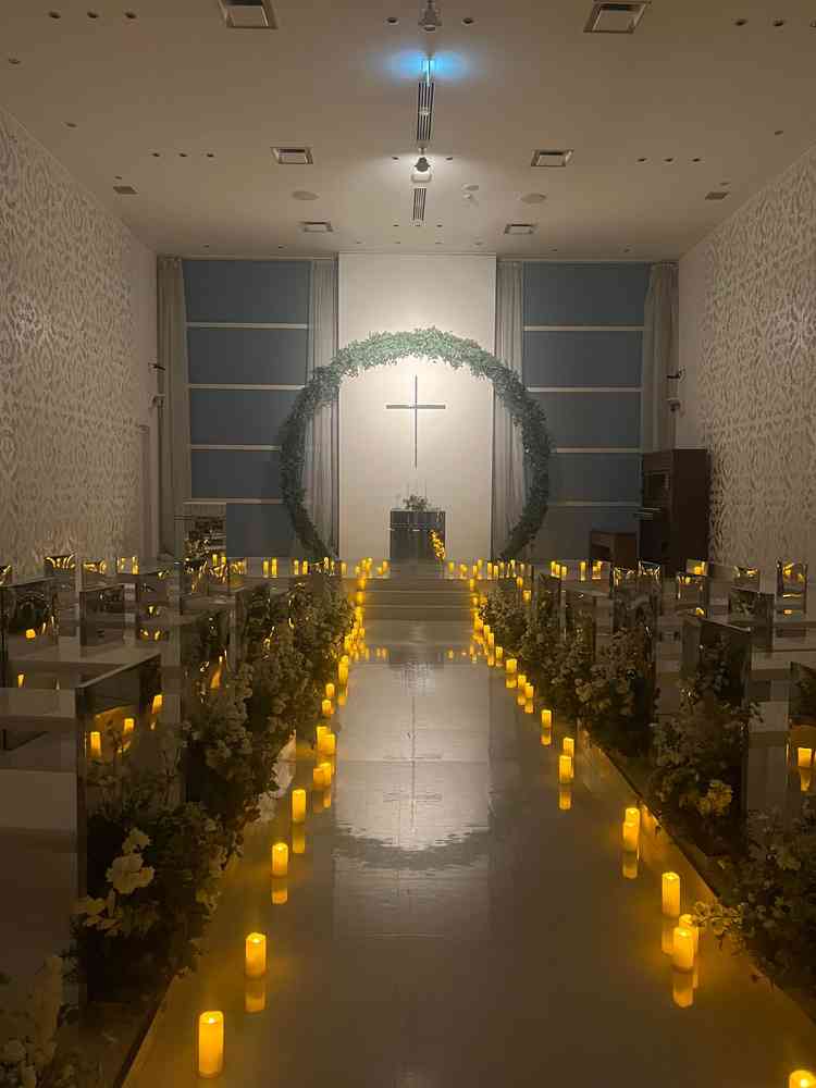 夜でしたが、チャペルは綺麗でした。自然光も気になります。