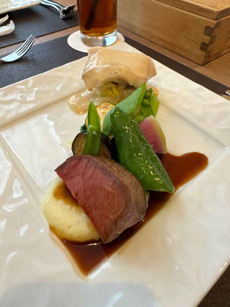 フレンチと和食の融合。牛肉とヒラメのポワレが絶品でした！！