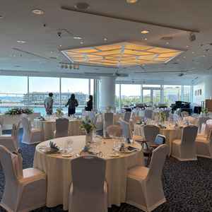 オーシャンビューの披露宴会場です。1番人気とのことです。