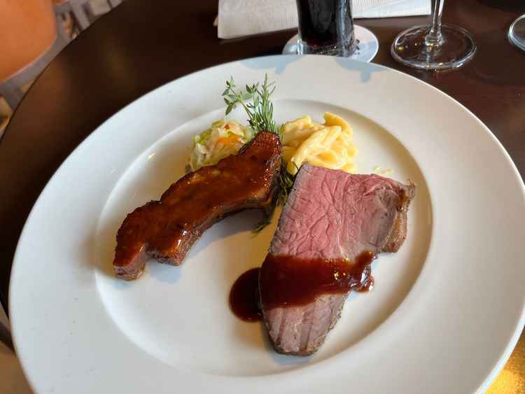 メインのお肉。美味しかったです。