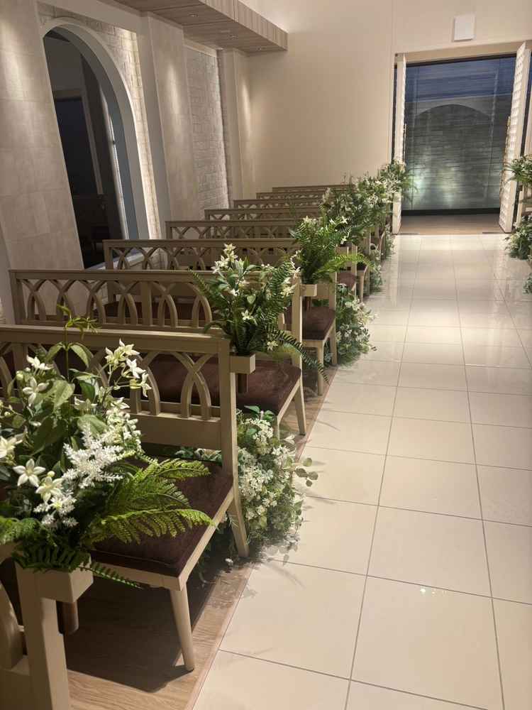 チャペルの装花は、造花でチープ感がすごかった1番の残念ポイント